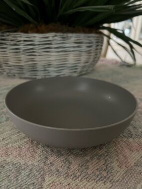 Room Essentials Gray Matte Serving Bowl